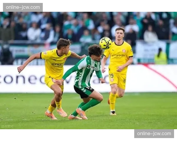 贝蒂斯欧联杯4-0大胜，调整后战术展现灵活性